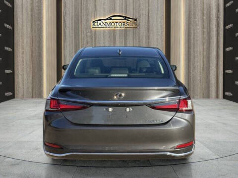 2025 Lexus ES 300h F SPORT Design