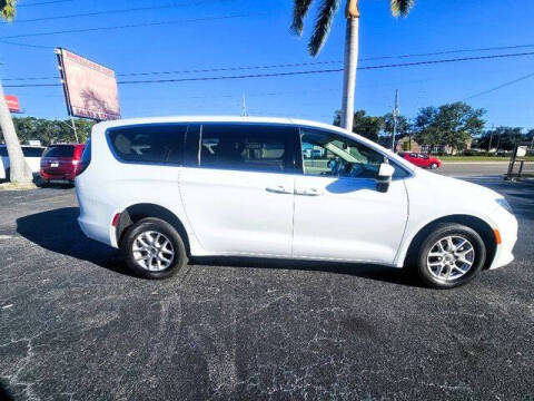 2023 Chrysler Voyager LX