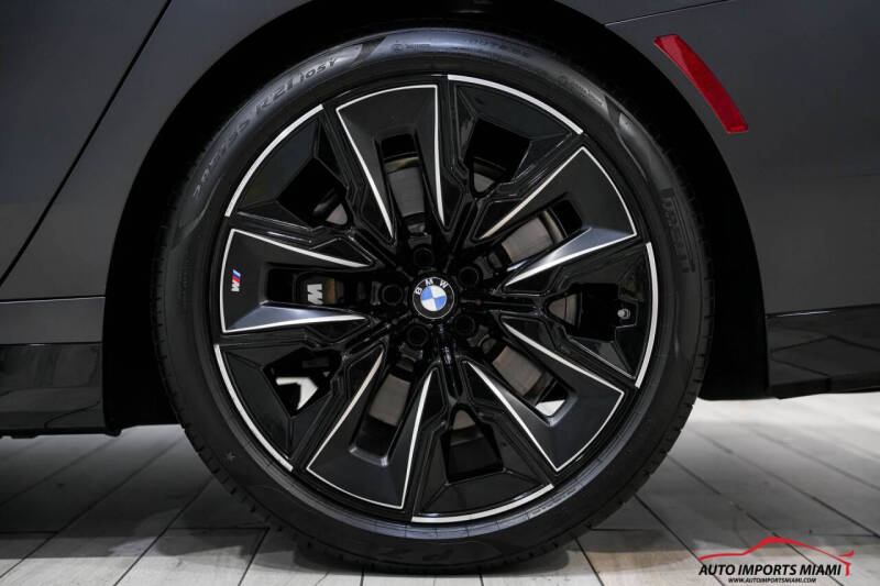 2025 BMW 7 Series 740i