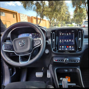 2022 Volvo XC40 T5 R-Design