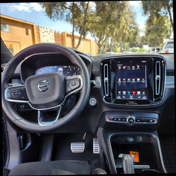 2022 Volvo XC40 T5 R-Design