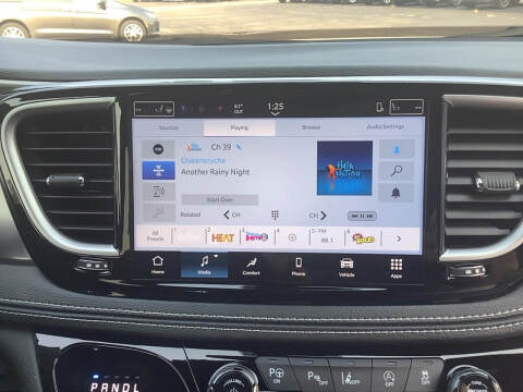 2025 Chrysler Pacifica Select