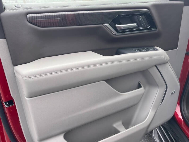 2025 GMC Yukon Elevation