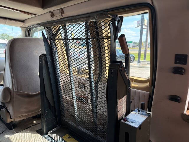 2000 Ford E-Series E-150