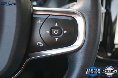 2023 Volvo XC40 B5 Ultimate Bright Theme