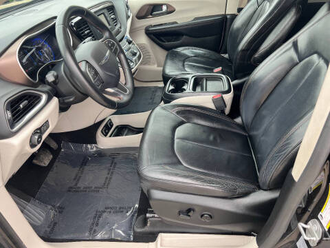 2017 Chrysler Pacifica Touring-L