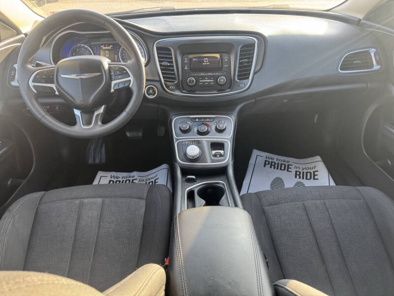 2016 Chrysler 200 LX