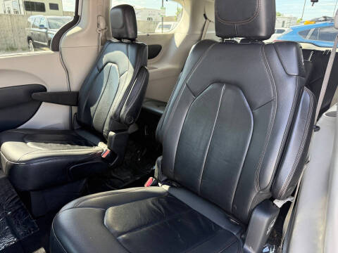2017 Chrysler Pacifica Touring-L