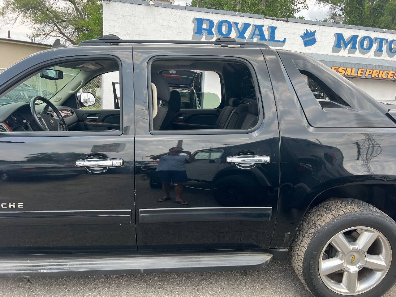 Black 2011 Chevrolet Avalanche LS 4x4 LS 4dr Crew Cab Pickup 2