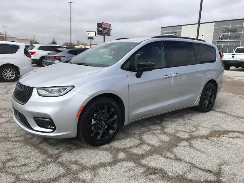 2026 Chrysler Pacifica Select