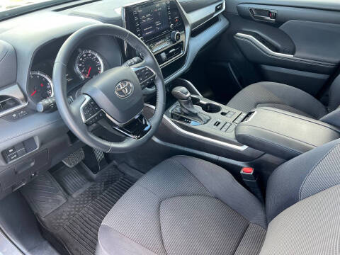 2021 Toyota Highlander LE