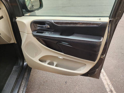 2012 Chrysler Town and Country Touring