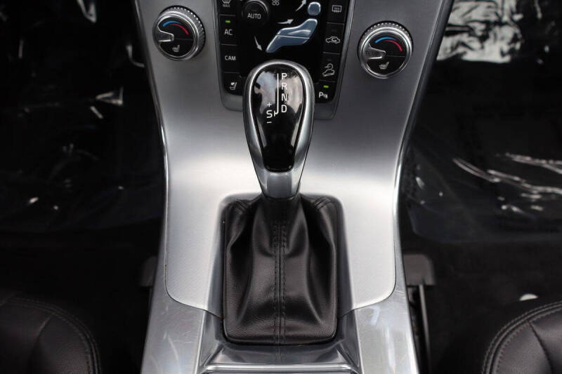 2018 Volvo V60 Cross Country T5 Premier