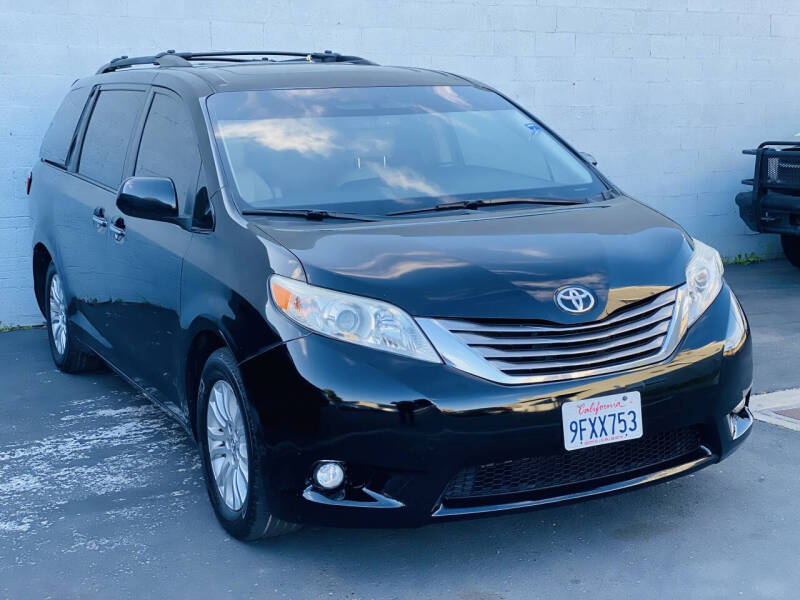 2017 Toyota Sienna XLE Premium 8-Passenger