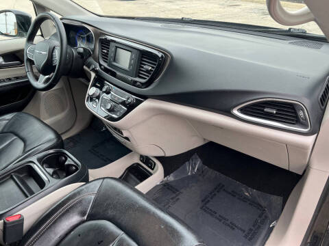 2017 Chrysler Pacifica Touring-L