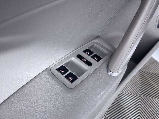 2016 Volkswagen Passat 1.8T SE