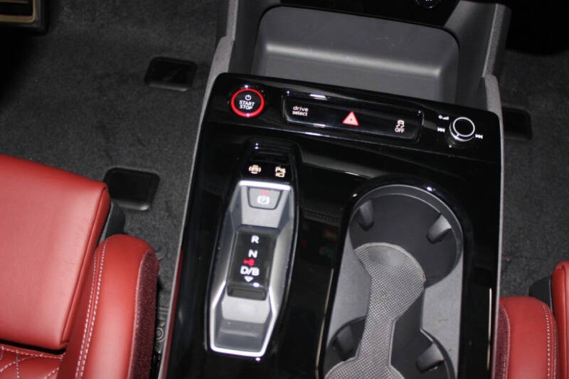 2025 Audi SQ6 e-tron quattro Premium Plus