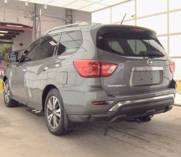 2017 Nissan Pathfinder SL