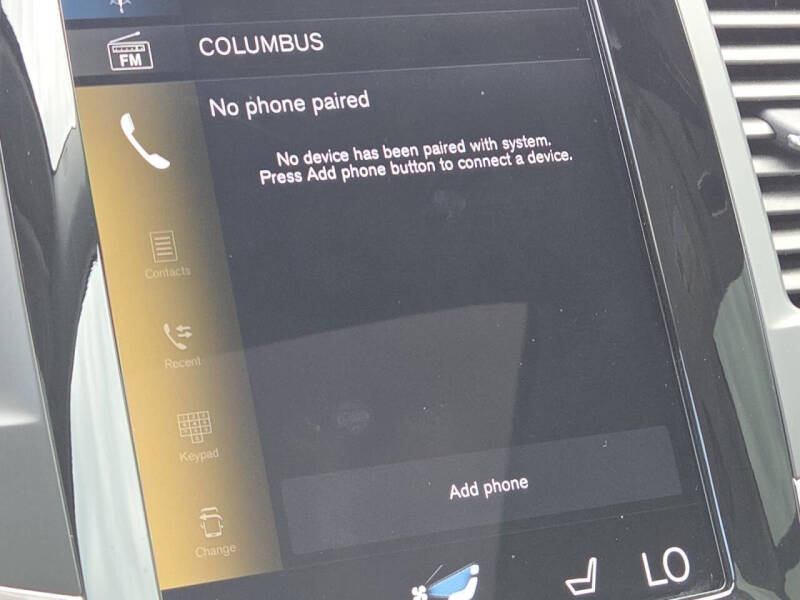 2022 Volvo XC90 T6 Momentum 6-Passenger