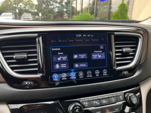 2017 Chrysler Pacifica Touring-L Plus