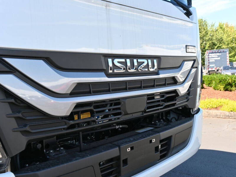 2025 Isuzu NRR