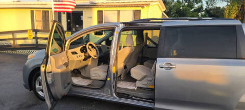 2012 Toyota Sienna LE 8-Passenger
