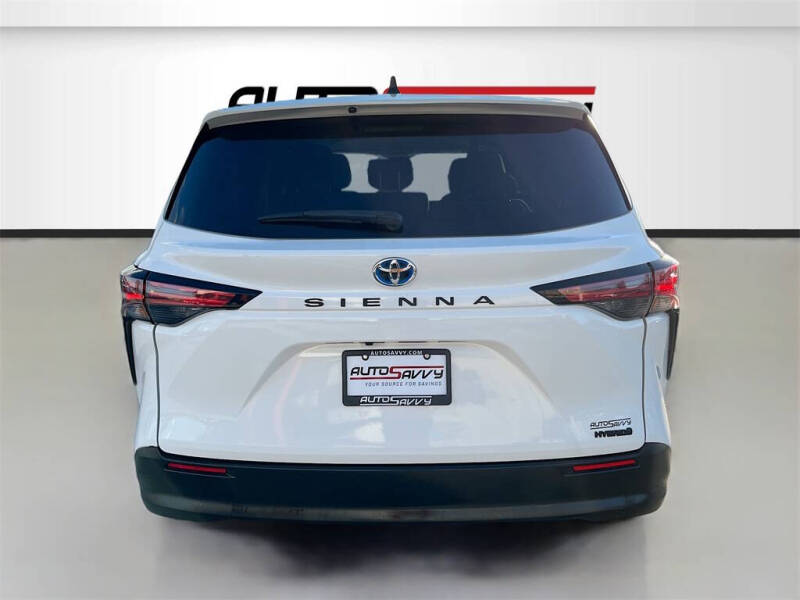 2022 Toyota Sienna LE 8-Passenger