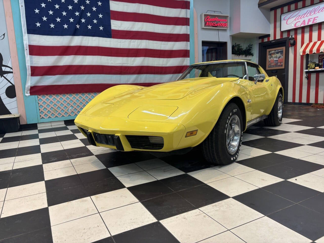 1975 Chevrolet Corvette 1