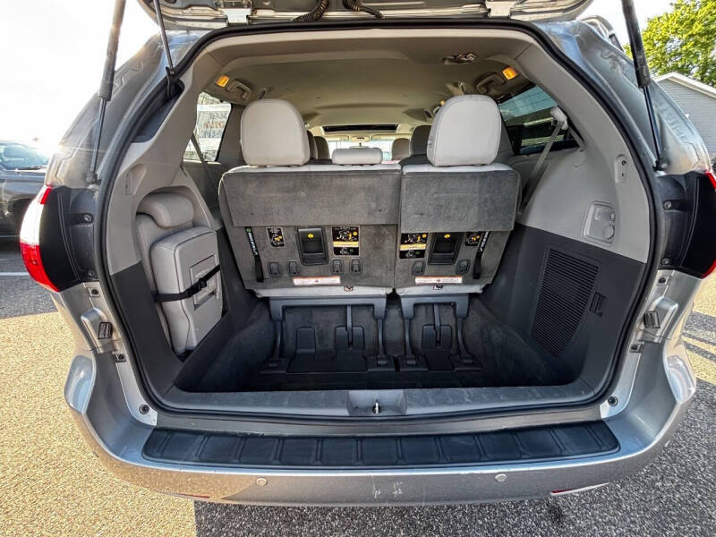 2017 Toyota Sienna Limited Premium 7-Passenger