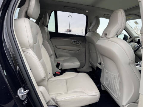 2023 Volvo XC90 Recharge T8 Ultimate Bright Theme 6P