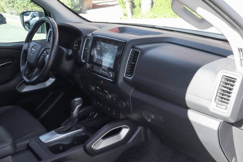 2022 Nissan Frontier SV