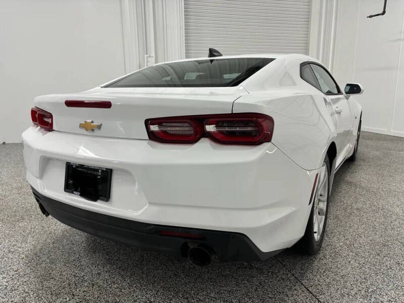 2019 Chevrolet Camaro 1LT photo 4