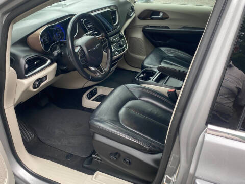 2017 Chrysler Pacifica Touring-L