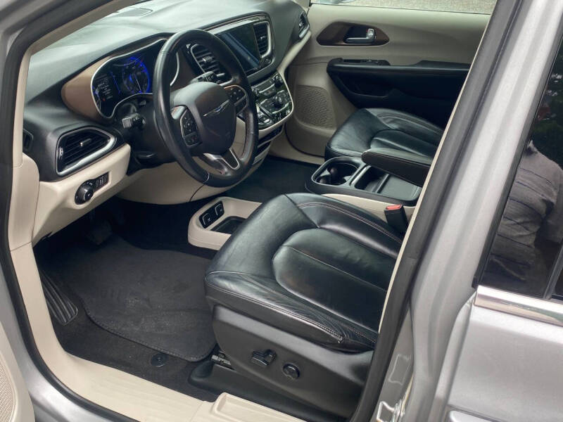 2017 Chrysler Pacifica Touring-L