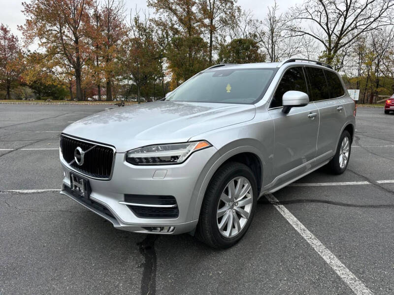 2016 Volvo XC90 T6 Momentum
