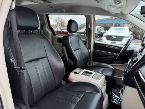 2013 Chrysler Town and Country Touring