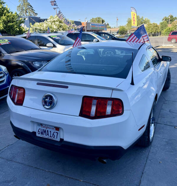 2012 Ford Mustang V6