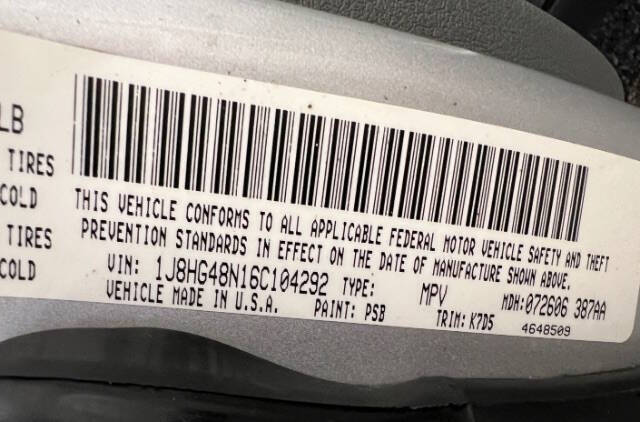 Silver 2006 Jeep Commander Base 4dr SUV 4WD 35
