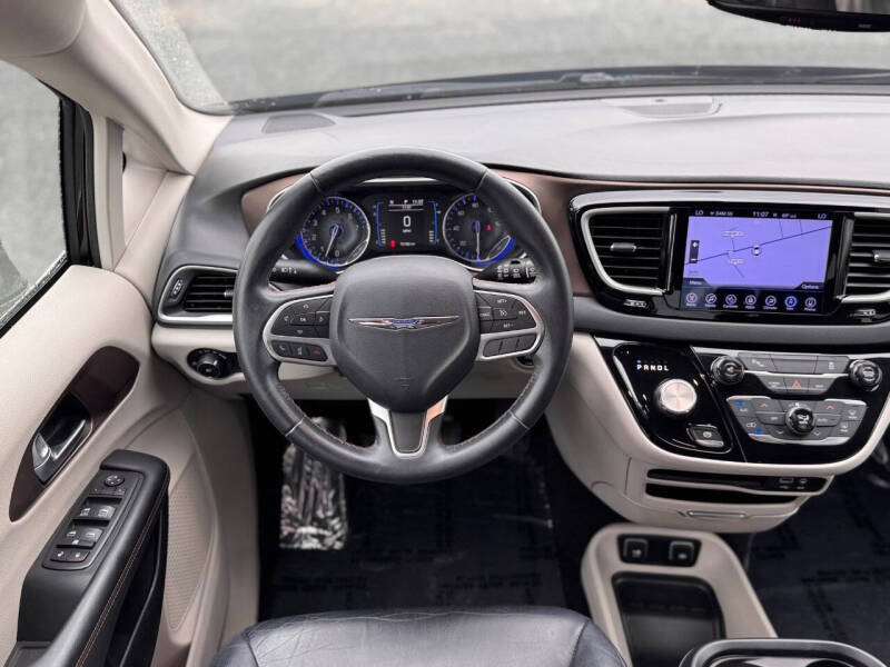2017 Chrysler Pacifica Touring-L