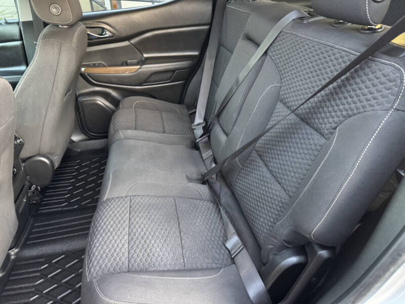 2017 GMC Acadia SLE-2