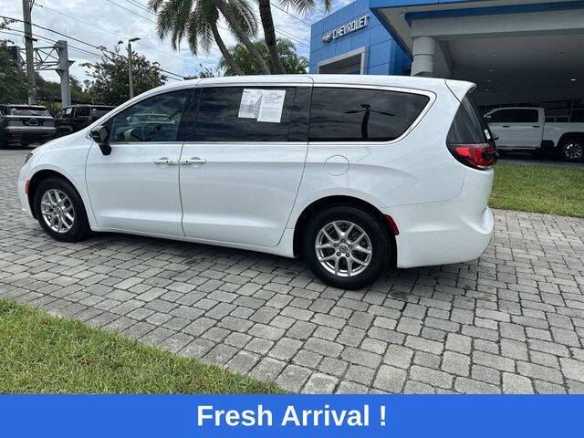 2024 Chrysler Pacifica Touring