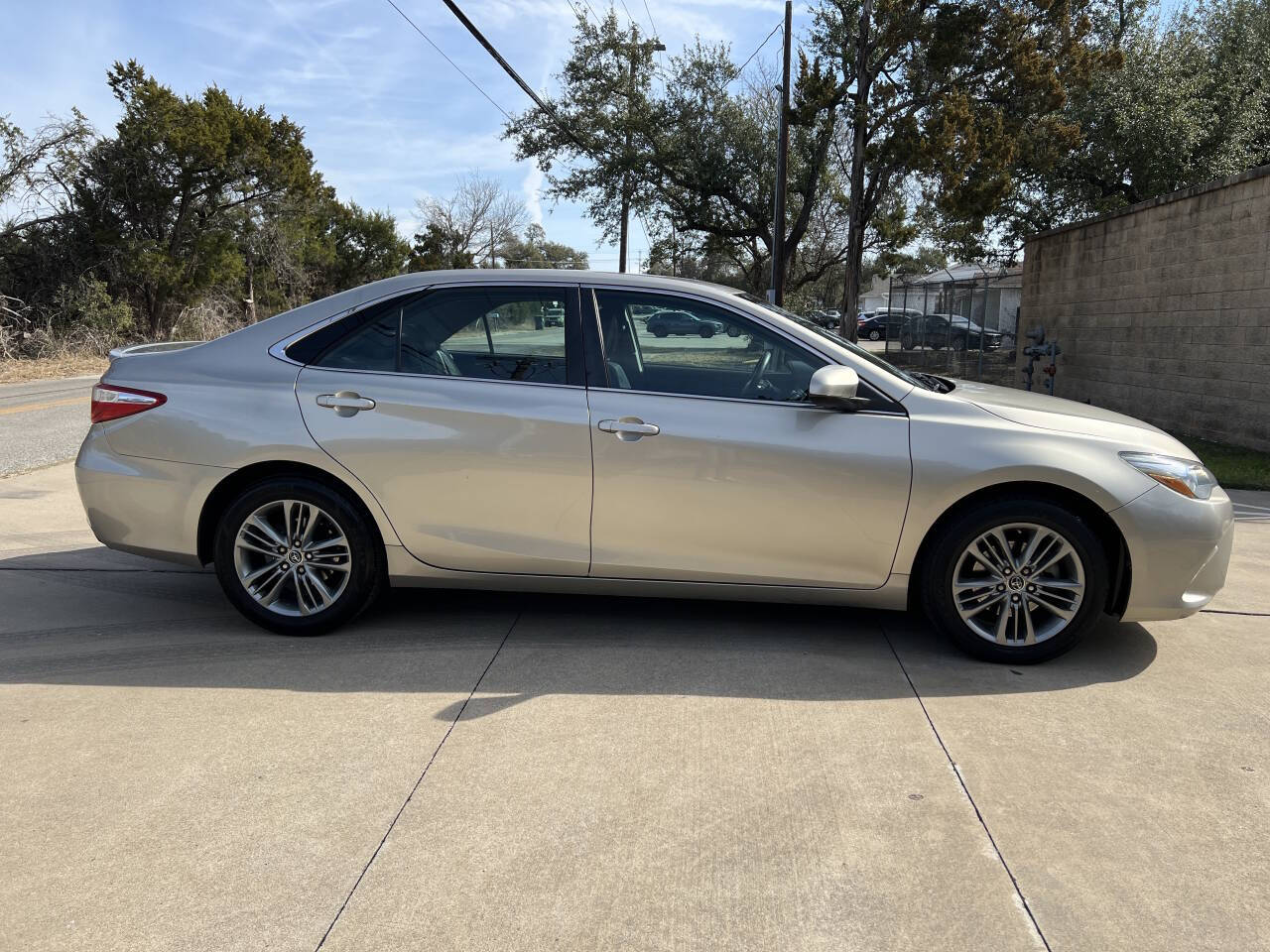 Used Car 2015 Toyota Camry  Le 4dr Sedan For Sale Under $15,000 In Austin, Texas