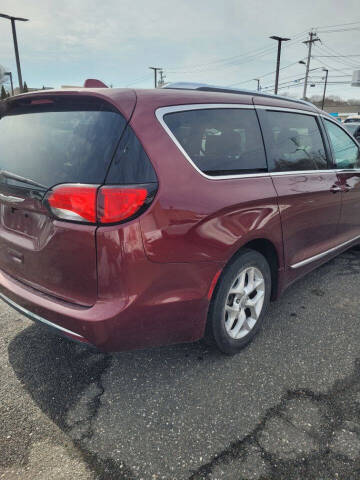 2017 Chrysler Pacifica Touring-L Plus
