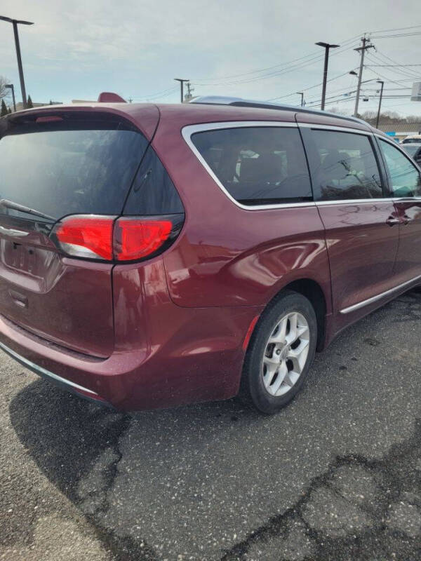2017 Chrysler Pacifica Touring-L Plus