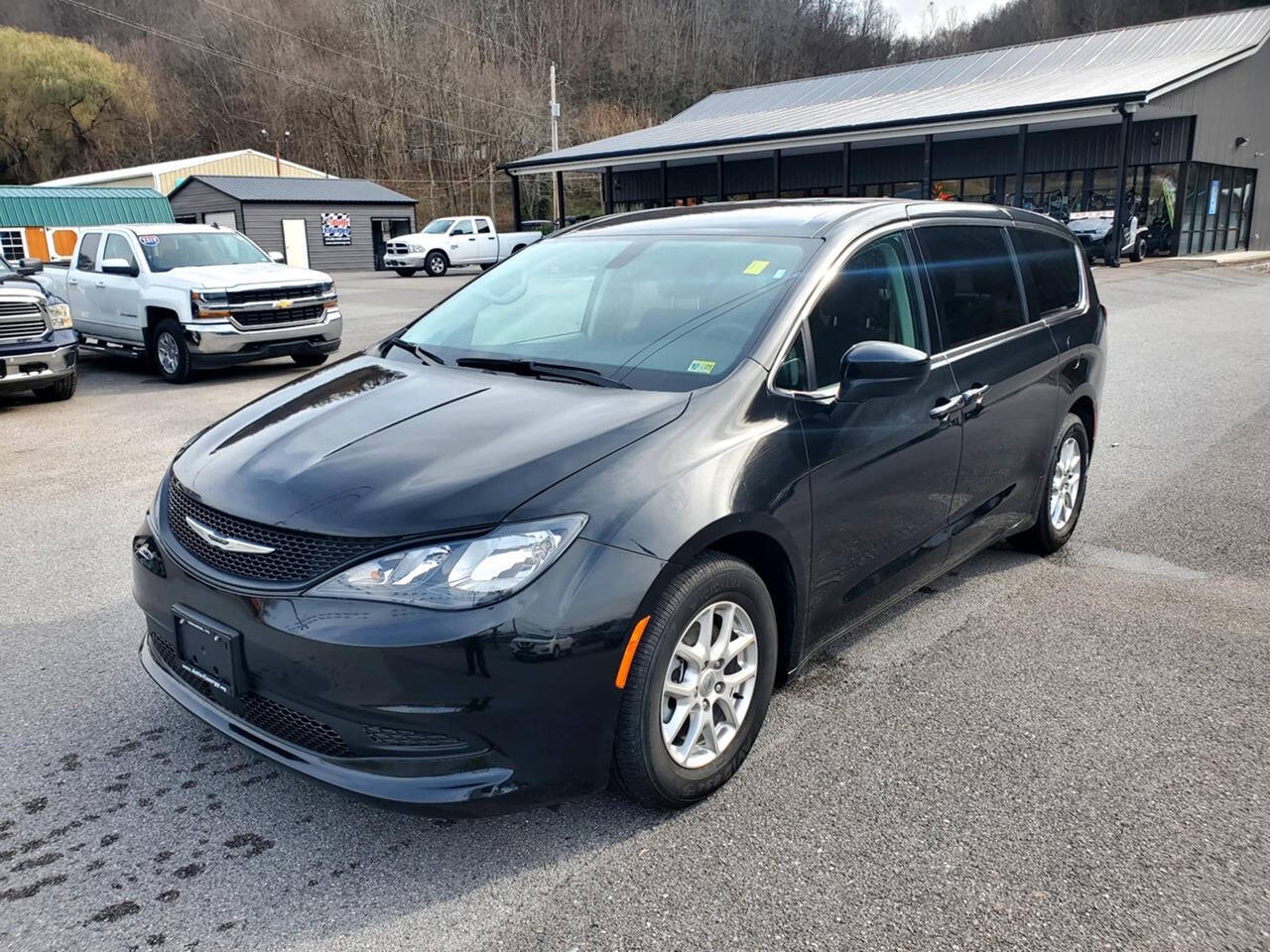 2022 Chrysler Voyager for sale at Auto Energy in Lebanon, VA