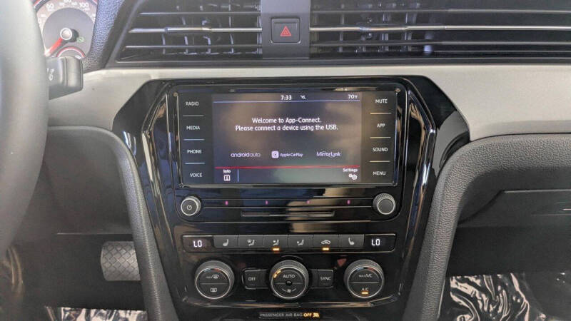 2022 Volkswagen Passat SE