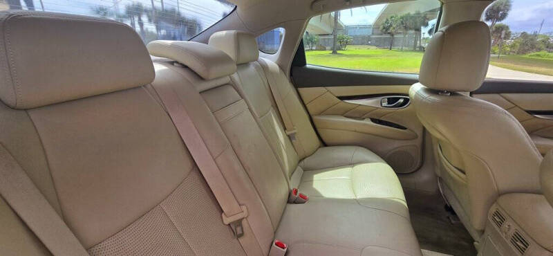 2012 Infiniti M37