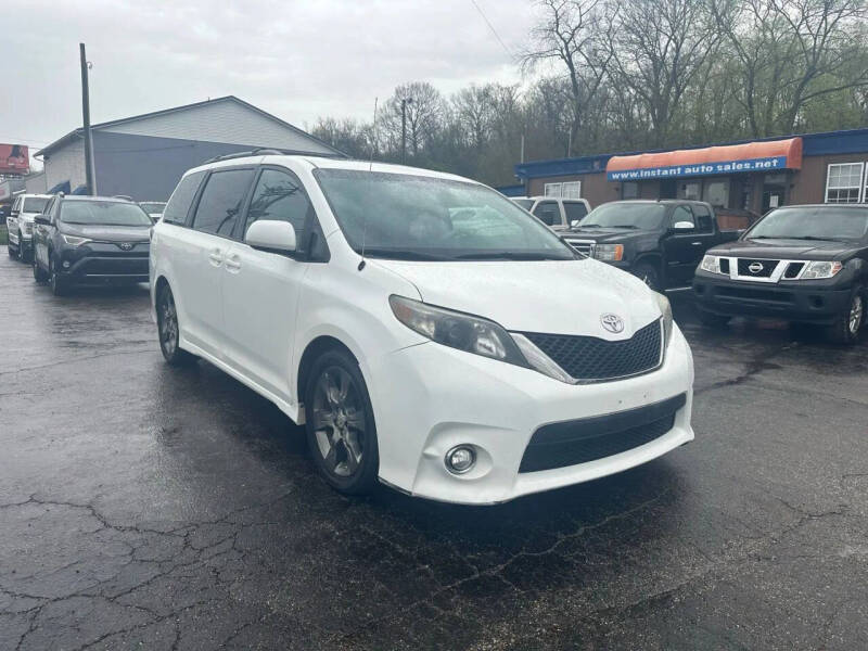 2011 Toyota Sienna SE 8-Passenger