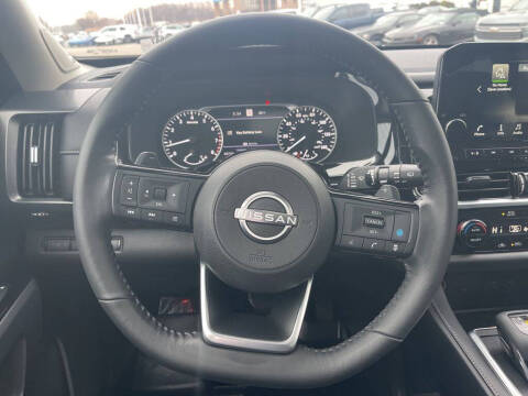 2023 Nissan Pathfinder SL