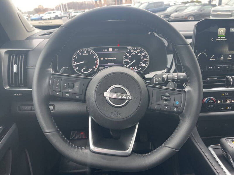 2023 Nissan Pathfinder SL